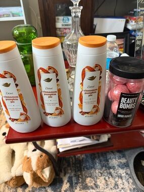 Dove Cinnamon Pumpkin Pie Limited Edition Body Wash - Orange & Whitebeauty bomb